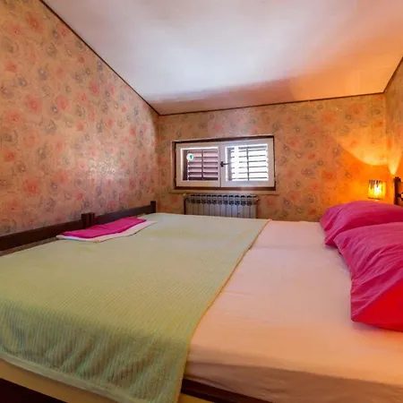 Apartament In 5600